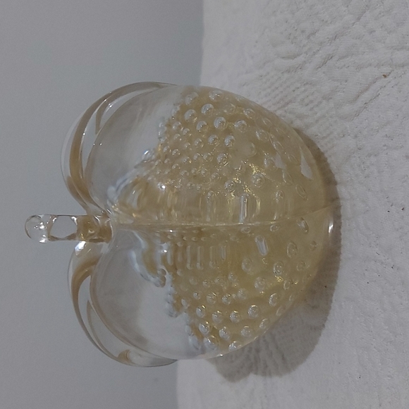 FM Konstglas Ronneby Sweden Apple glass paperweight - Picture 1 of 3